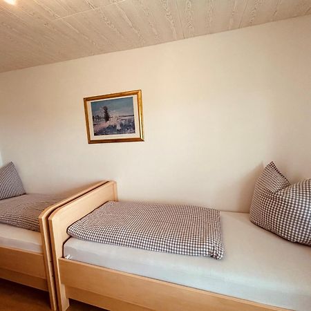 Pension Zum Krug, Messe Muenchen Hergolding Rum bild